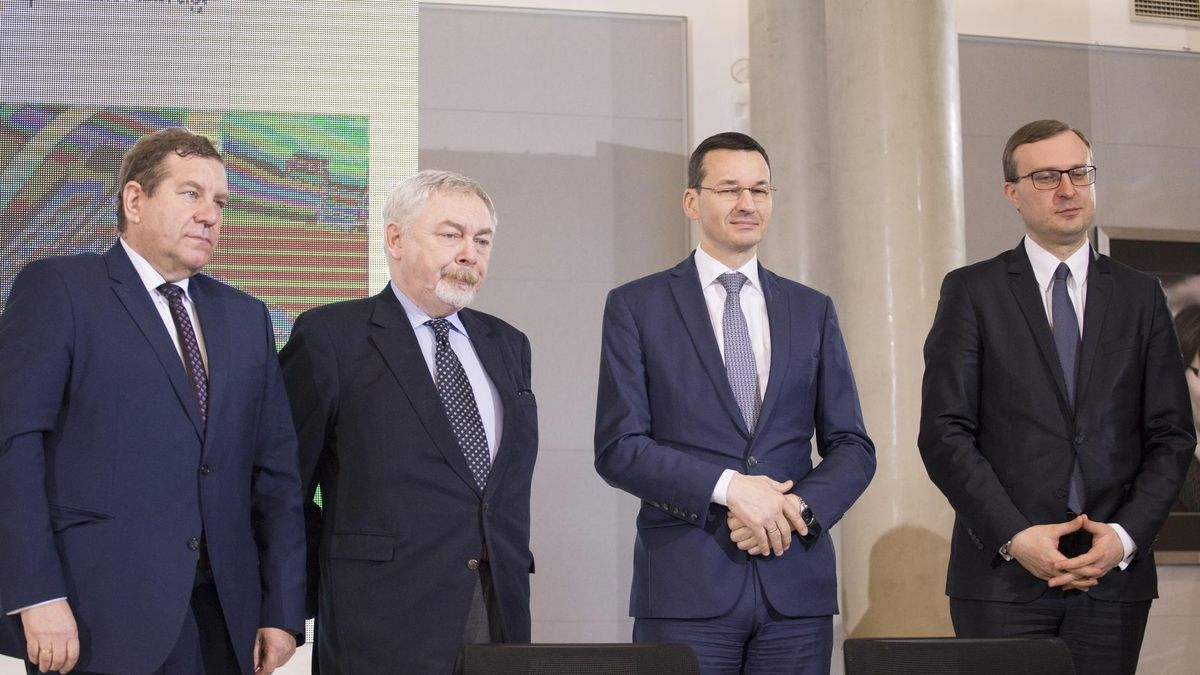 Premier Mateusz Morawiecki i prezes PFR Paweł Borys.