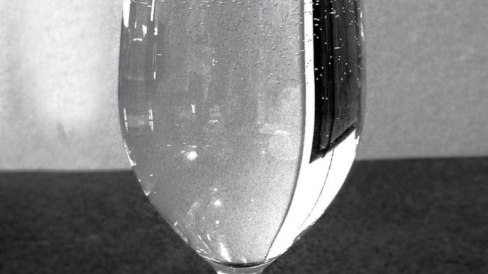 Woda bez gazu w butelce (marki Danone) z dodatkiem fluoru