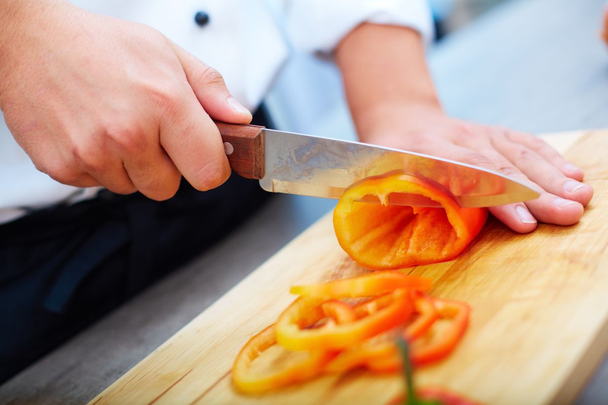 Czy nóż z wykałaczką pozwolą pozbyć się częstego problemu?