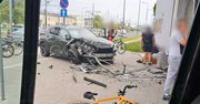 Auto wjechało w budynek Instytutu Lotnictwa. Ranna pracowniczka administracji