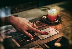 Millenialsi chodzą do astrologów i tarocistek, chociaż twierdzą, że we wróżby nie wierzą
