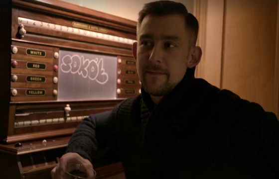 Dawid Podsiadło i Sokół zwiedzają Szkocję w kampanii whisky Johnnie Walker (wideo)