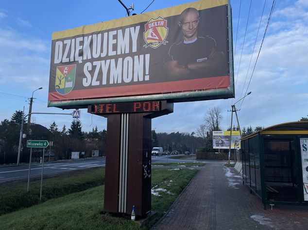 Taki billboard przywitał Marciniaka na wjeździe do Słupna, w którym mieszka od kilkunastu lat (fot. Maciej Siemiątkowski/ WP SportoweFakty).