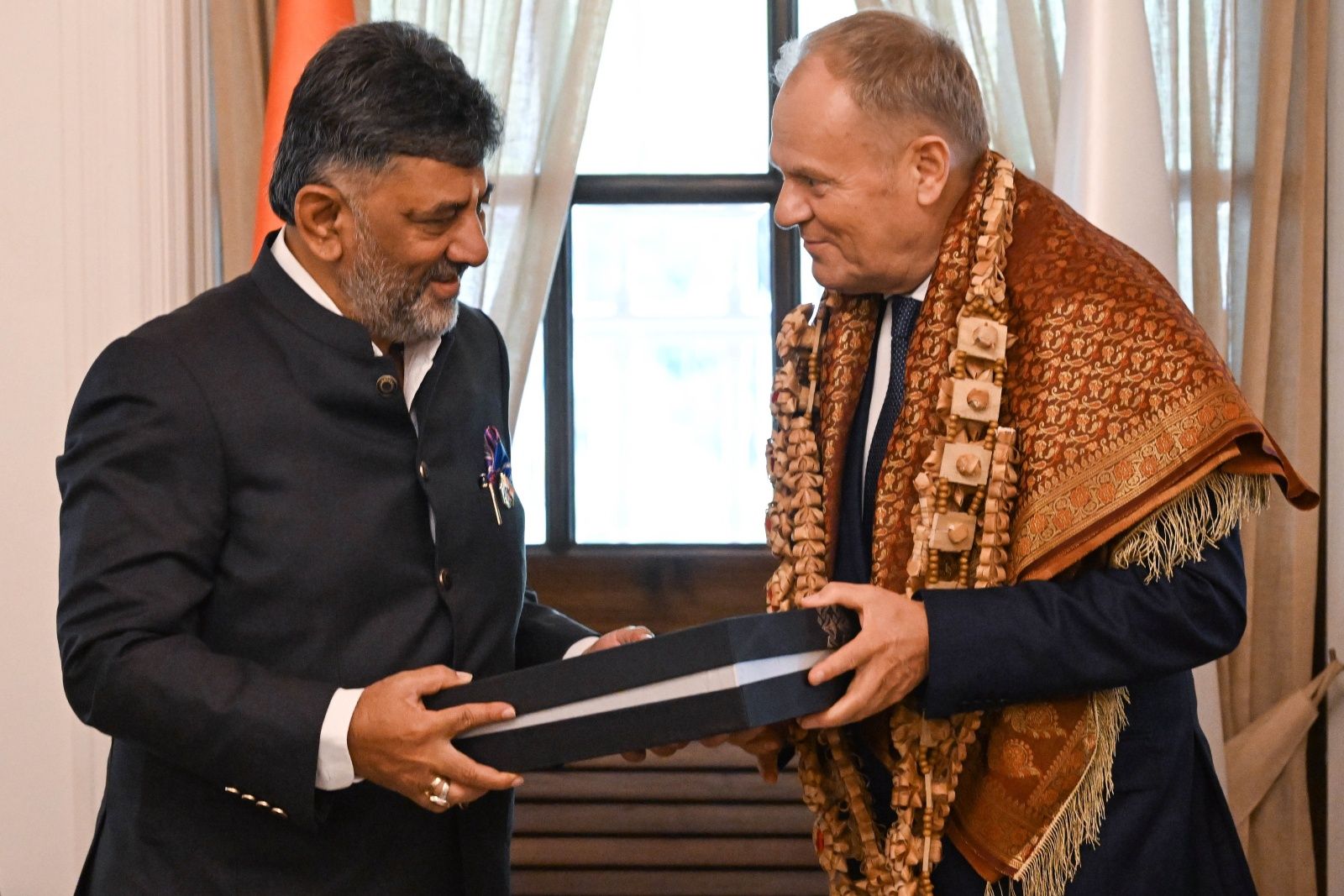 Donald Tusk, Doddalahalli Kempegowda Shivakumar
Radek Pietruszka
chusta, dyplomacja, indie, polityk, polityka, spotkanie, wizyta, zagraniczna