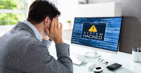 Słupsk: Internetowi oszuści celują w nasze portfele. Skala cyberataków rośnie lawinowo