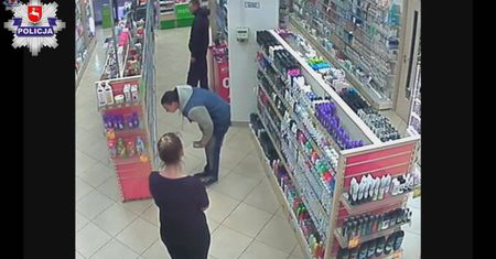 Kradzież perfum z drogerii przy ul. Jana Sawy. Policja apeluje o pomoc