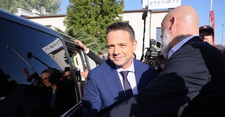Trzaskowski zaskoczył flagą. W sieci lawina komentarzy