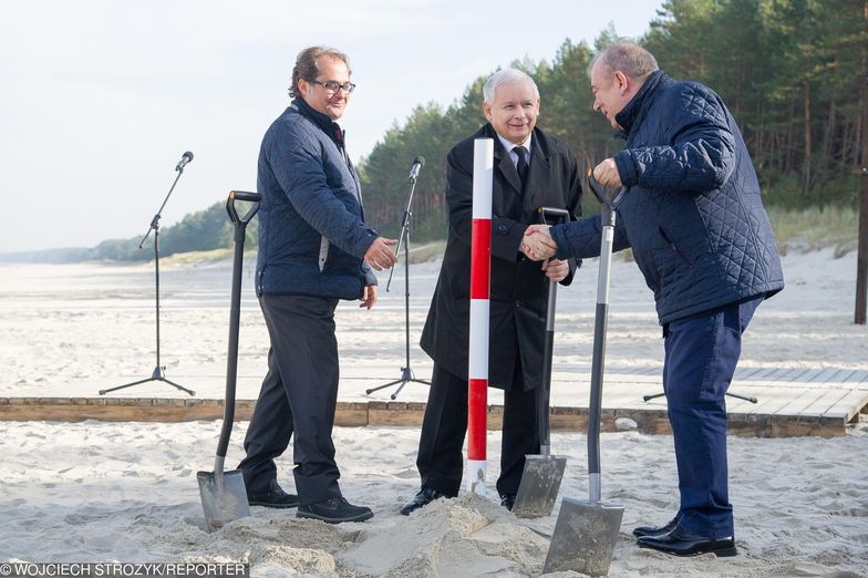 W Elblągu kandydata PiS wspierał sam Jarosław Kaczyński. Wbił pierwszą łopatę przy przekopie Mierzei Wiślanej