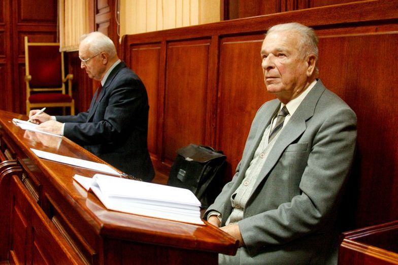 Wdowa po Kiszczaku chciała sprzedać dokumenty za 90 tys. zł