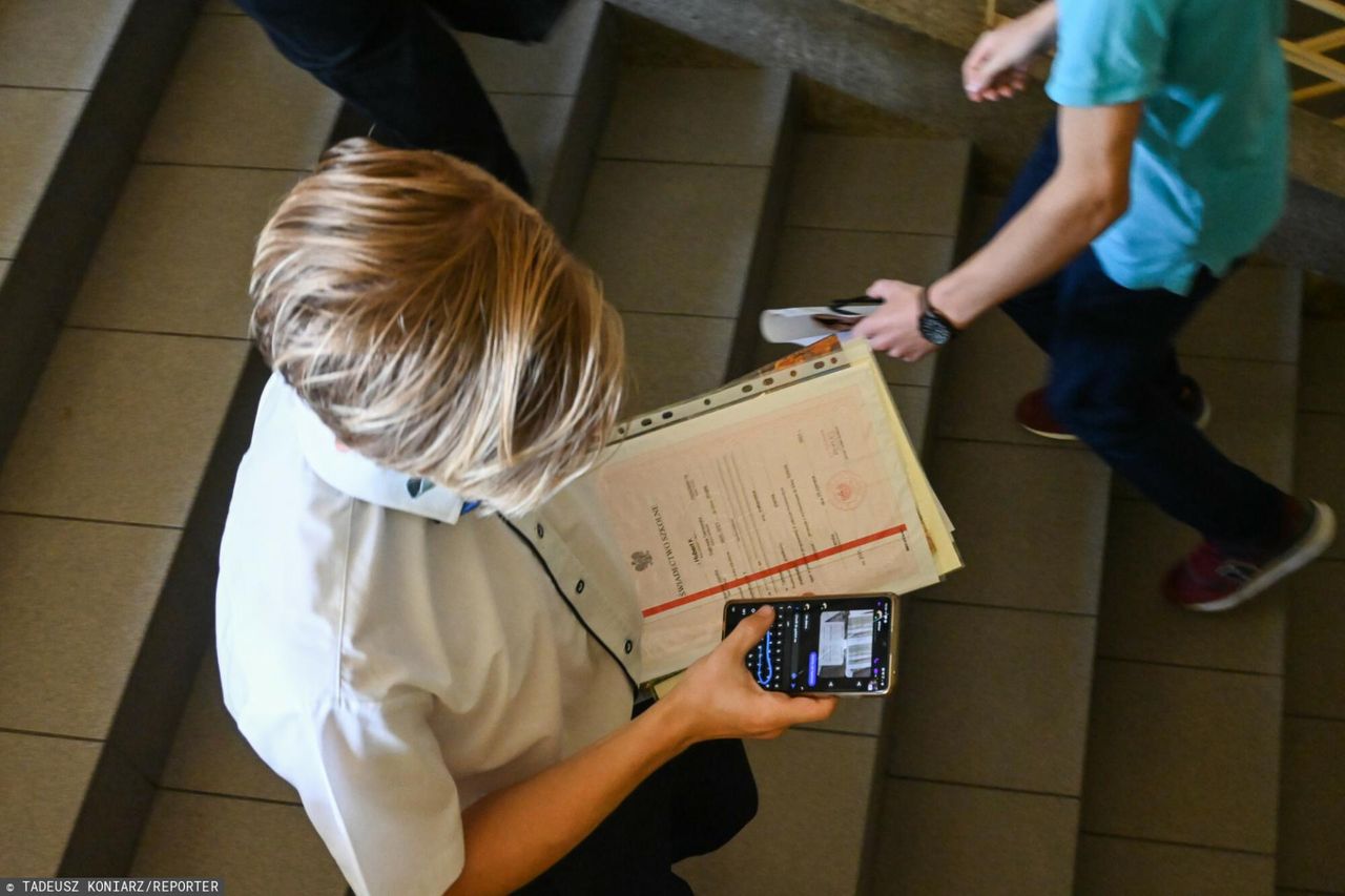 Szkoła "złamała system". Wszystkim rozdadzą świadectwa z paskiem