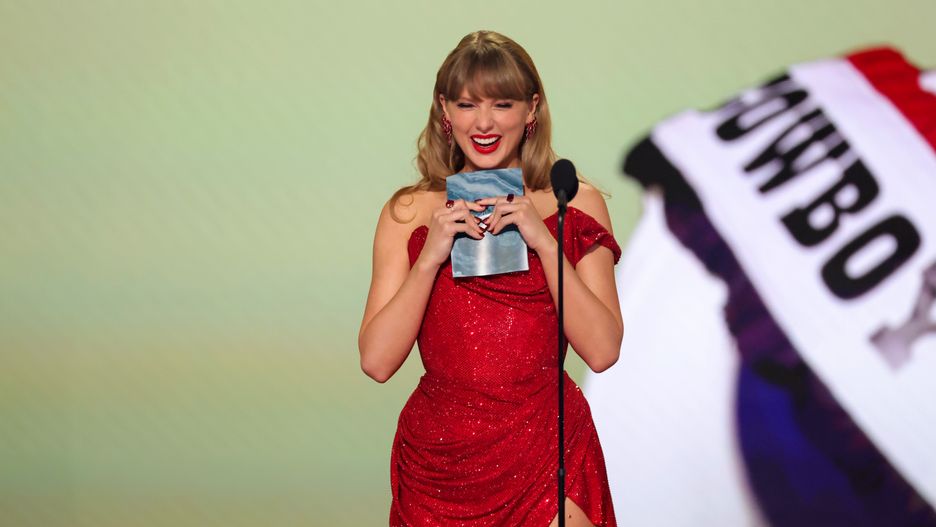 LOS ANGELES, CALIFORNIA - FEBRUARY 02: Taylor Swift speaks onstage during the 67th Annual GRAMMY Awards at Crypto.com Arena on February 02, 2025 in Los Angeles, California.  (Photo by Kevin Winter/Getty Images for The Recording Academy)