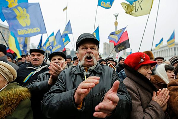 Ukraina: starcia milicji z opozycją, wśród rannych Jurij Łucenko