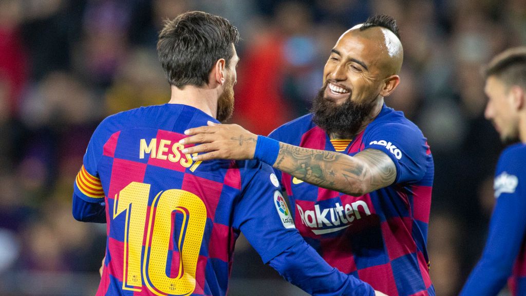 Getty Images / Tim Clayton/Corbis / Na zdjęciu: Lionel Messi i Arturo Vidal