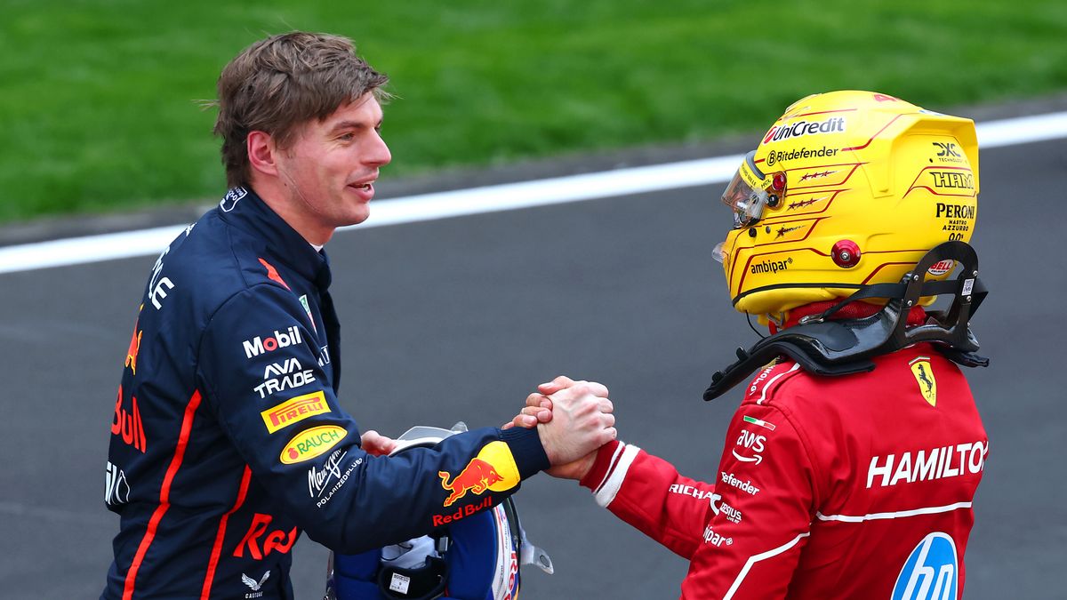 Materiały prasowe / Red Bull / Na zdjęciu: Max Verstappen (z lewej) i Lewis Hamilton