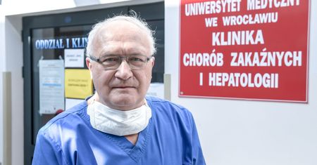 Profesor oszacował skalę zachorowań w Polsce. "Bezobjawowi też zakażają"