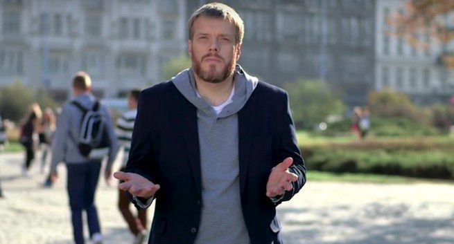 Adrian Zandberg felietonistą "Super Expressu", odchodzi Leszek Miller