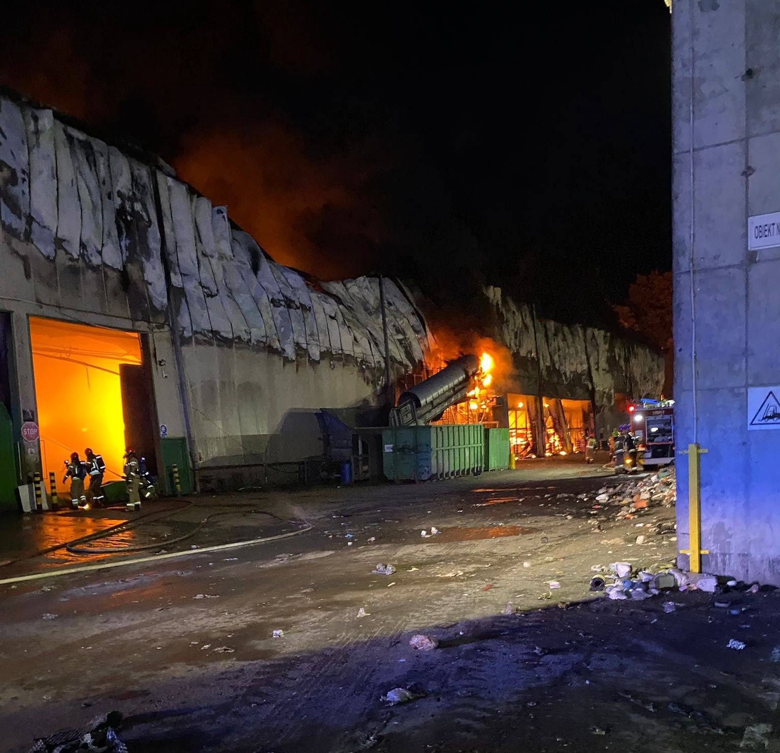 wiadomości,aktualności,WP Wiadomości Pożar sortowni odpadów w Elblągu. Jest apel do mieszkańców