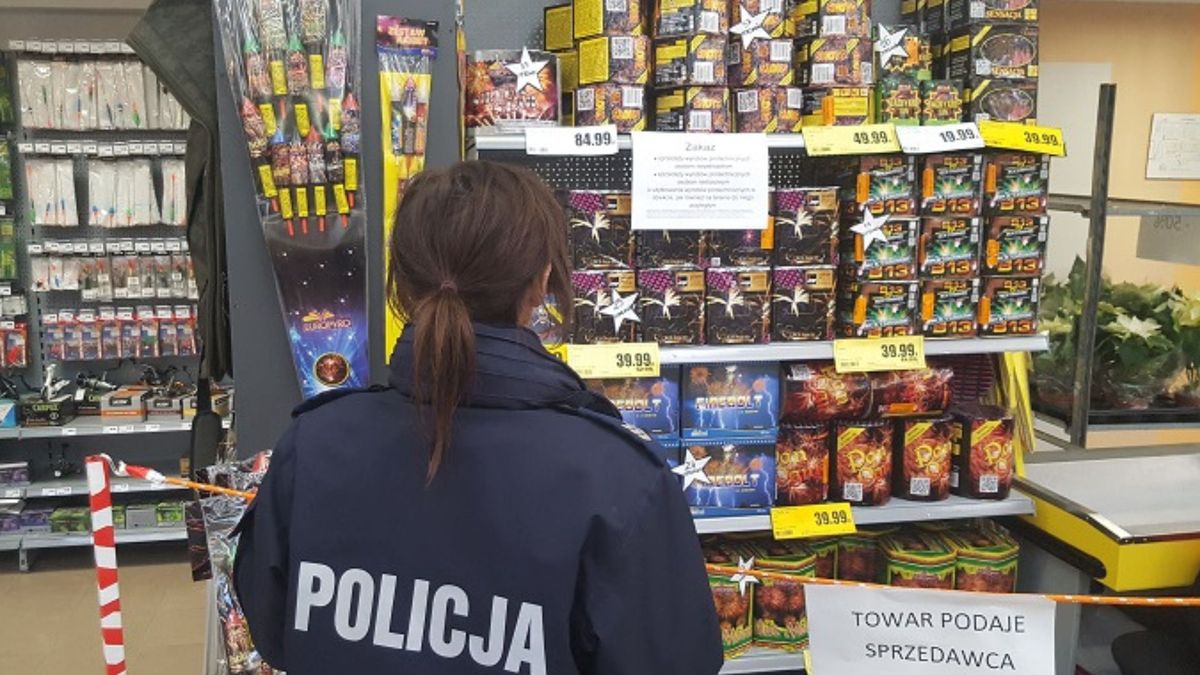 Kontrole sprzedaży fajerwerków: strażacy i policja w akcji
