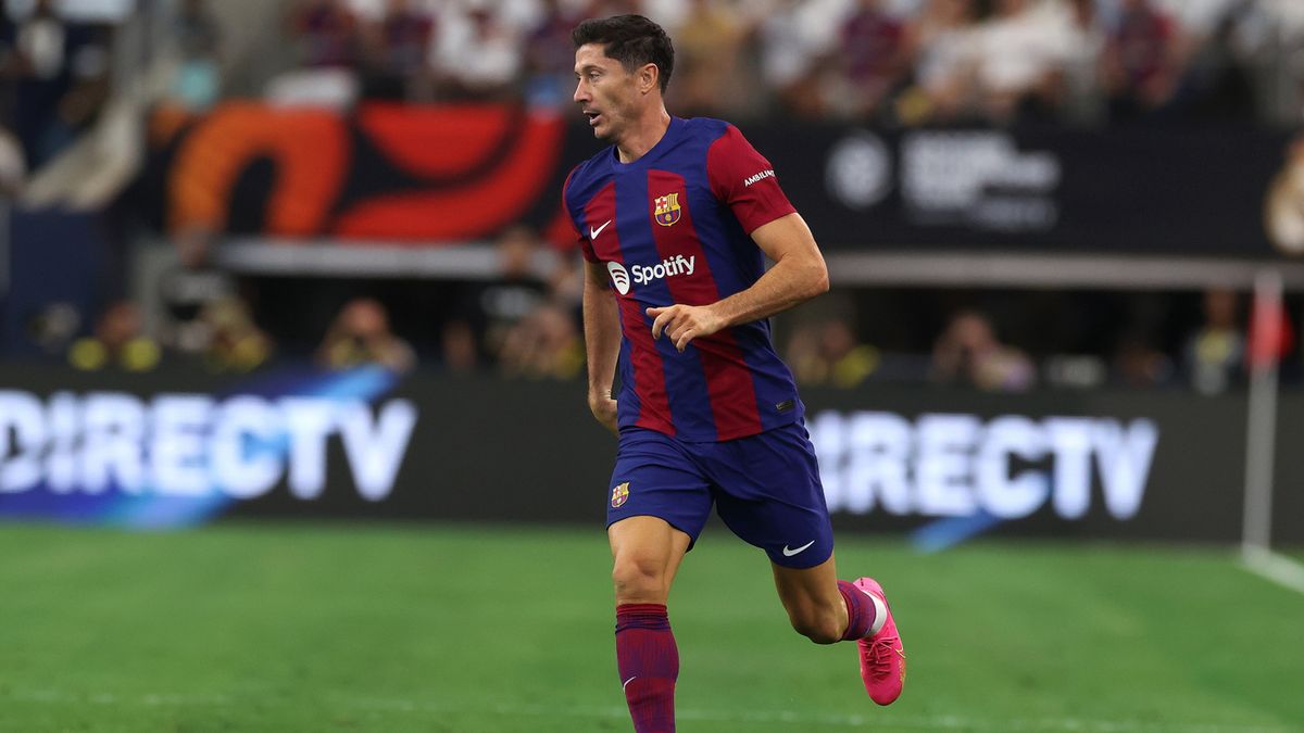 PAP/EPA / ADAM DAVIS / Na zdjęciu: Robert Lewandowski