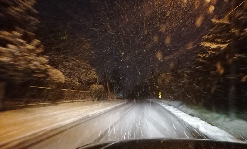 Kłodzko. Dom 74-latka zasypany śniegiem. Bez jedzenia i picia czekał na pomoc