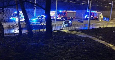 Lublin. Jechał za szybko, uderzył w latarnię. Kierowca ukarany wysokim mandatem