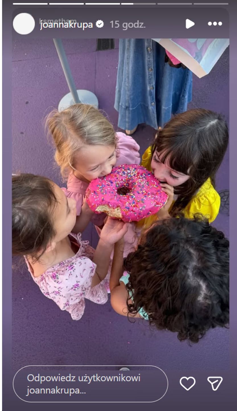 Na przyjęciu pojawiły się koleżanki Ashy