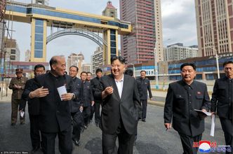 "Luksusy" tylko dla lojalnych. Kim Dzong Un pokazał nową dumę