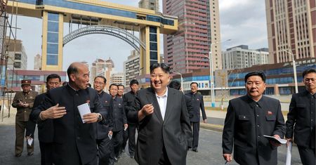 "Luksusy" tylko dla lojalnych. Kim Dzong Un pokazał nową dumę
