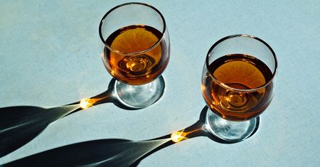 Naprawia skutki picia alkoholu. Odwraca stłuszczenie wątroby
