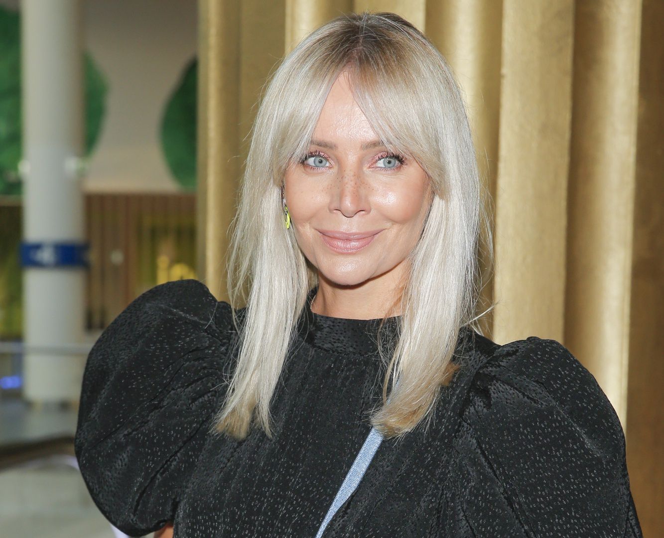 Agnieszka Woźniak-Starak założyła sukienkę z czarną różą. To symboliczny gest