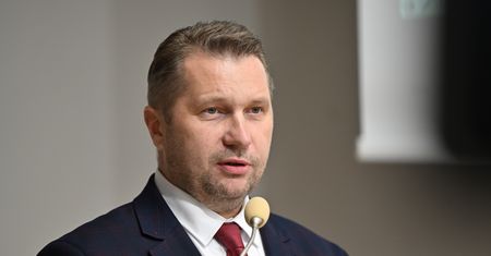 Czarnek grzmi. "Mamy najazd dzikusów"