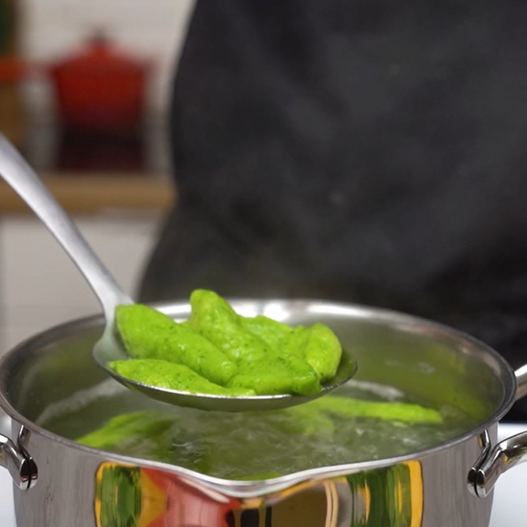 A few minutes of boiling and the dumplings can be taken out.