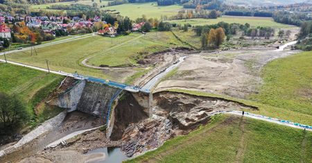 Przerwanie tamy w Stroniu Śląskim. Kiedy będzie dostępna opinia biegłych?