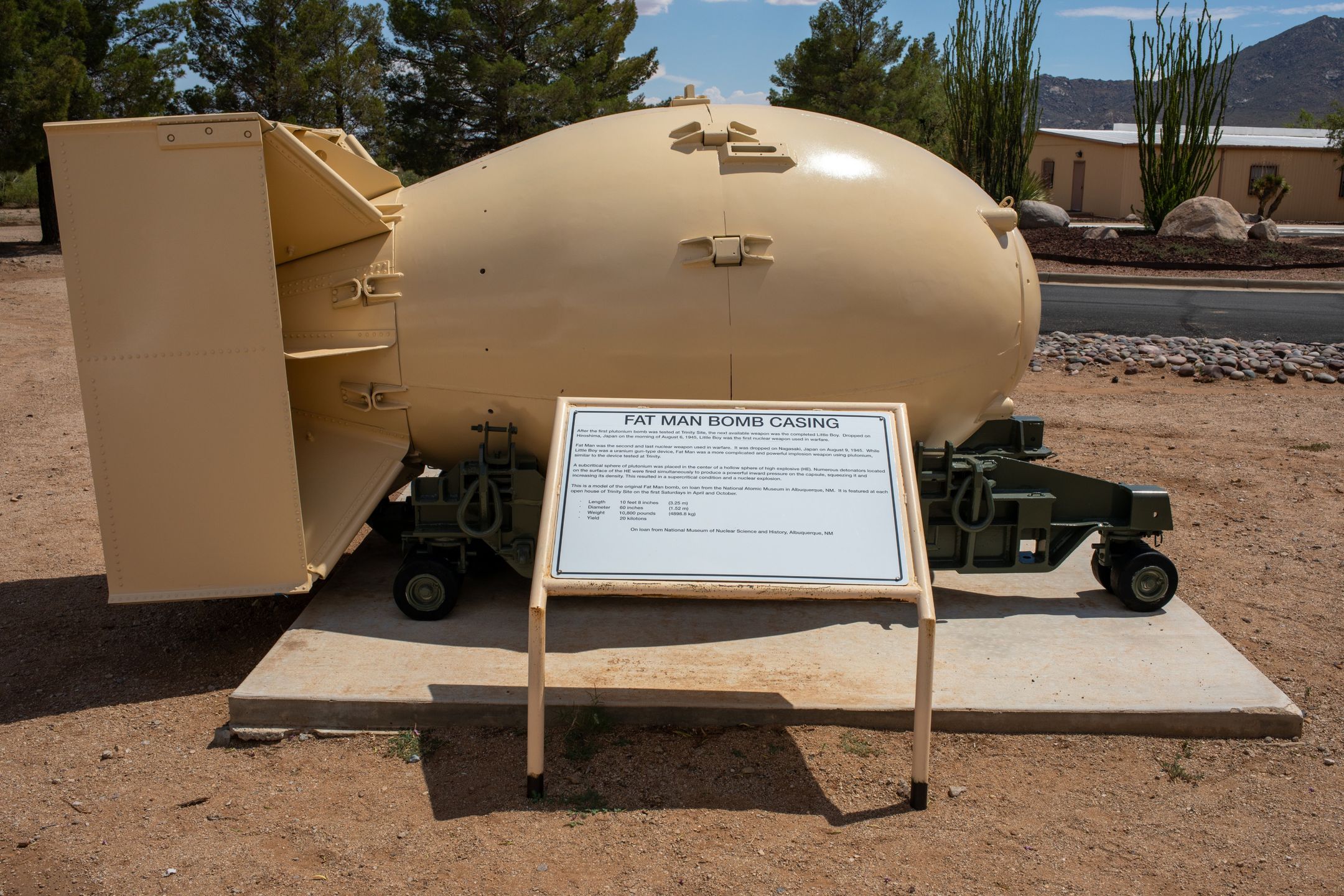 Replika bomby "Fat Man", którą zrzucono na Nagasaki