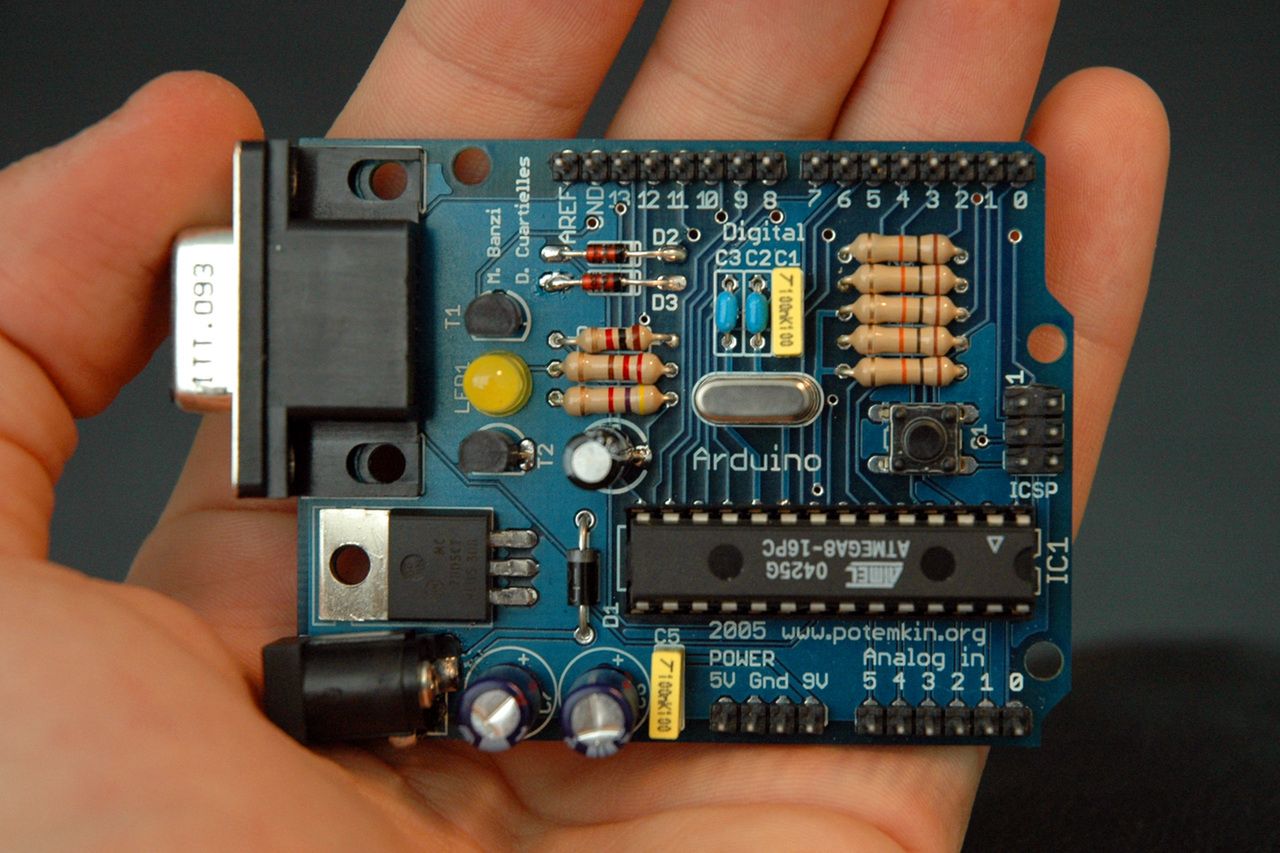 Kto ma prawa do Arduino? Podzielona społeczność i sprzeczne wizje biznesu