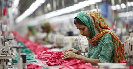 USA obniżają cła na bangladeską odzież – w zamian Dhaka otwiera rynek na amerykańskie chemikalia, soję i mięso