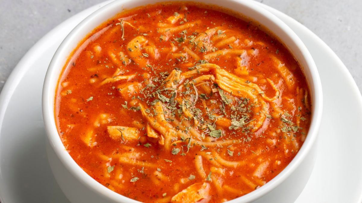 Gęsta i sycąca zupa pomidorowa