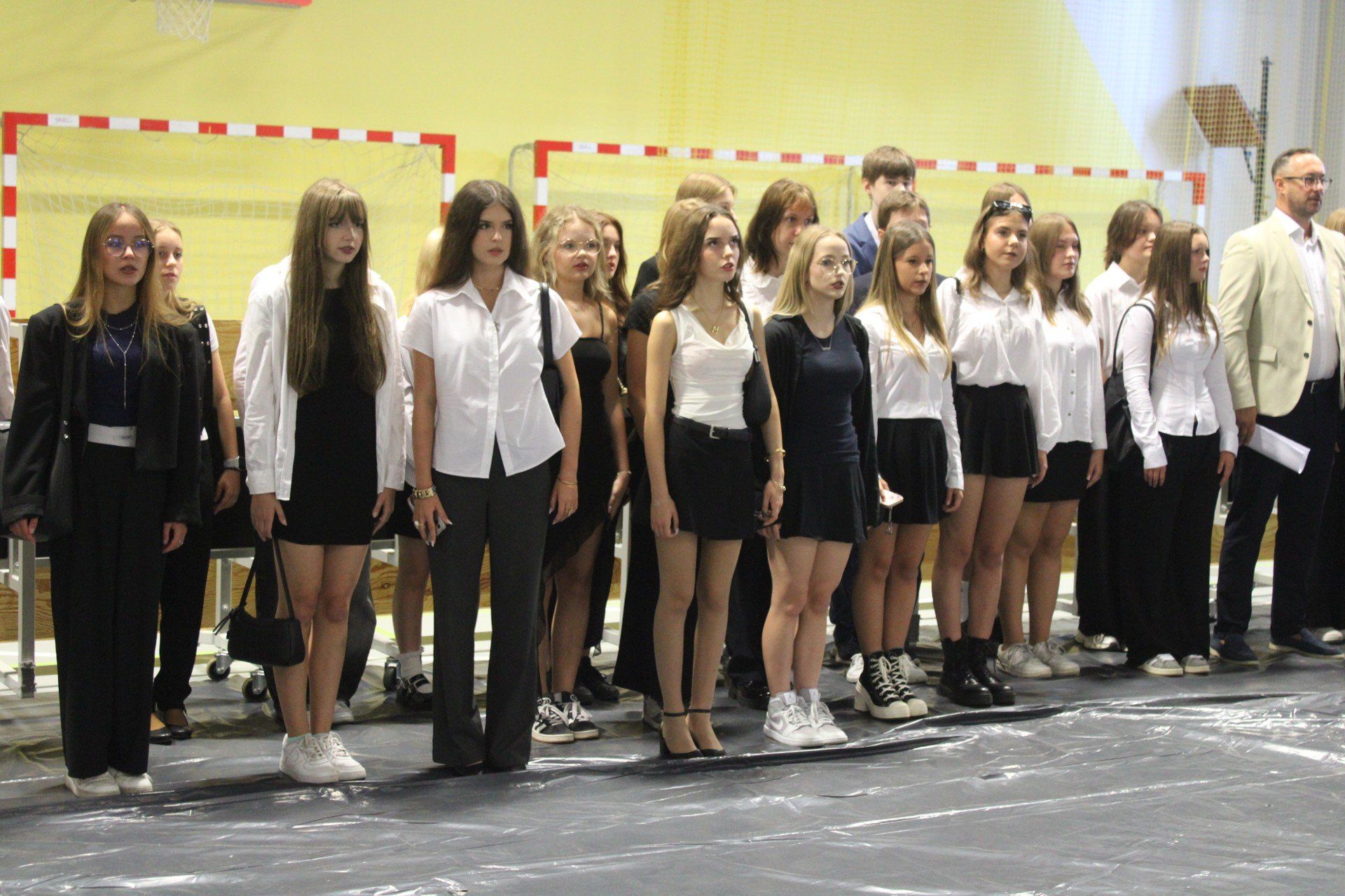 Rozpoczęcie roku szkolnego w III LO w Gnieźnie. W szkołach powiatowych naukę rozpocznie blisko 6 tys. uczniów