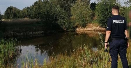 Dramat trzylatka. Dziecko wpadło do sadzawki
