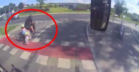 Olsztyn. Policja szuka motocyklisty, który potrącił dziewczynkę jadącą na rowerku
