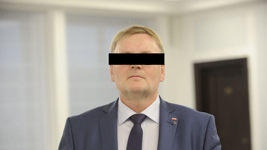 Wlókł psa za samochodem. Akt oskarżenia wobec byłego senatora PiS