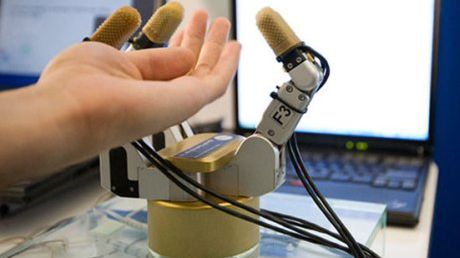 Ręka robota wyczuwa kształty zanim ich dotknie 1