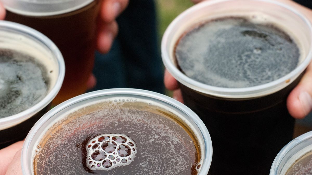 Uwaga na piwo z sokiem. Pite regularnie może wykończyć serce