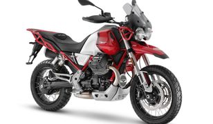 Moto Guzzi pokazało odświeżone V85 TT. Zmiany nie są duże, ale znaczące