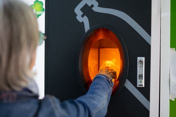 System kaucyjny w Polsce. Ilu Polaków z niego korzysta?