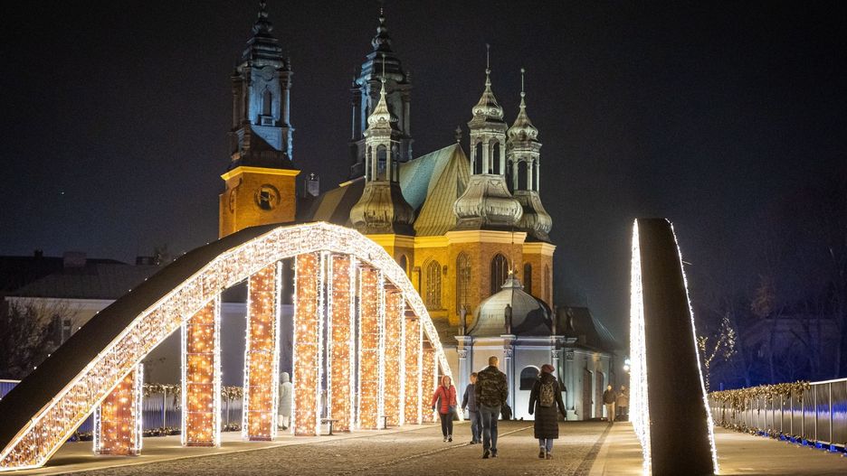 Iluminacje świetlne na Ostrowie Tumskim już działają. Zobacz klimatyczne zdjęcia!