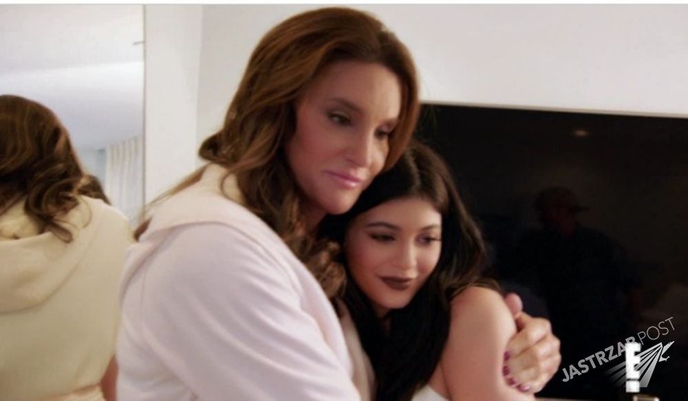 Caitlyn Jenner i Kylie Jenner
Screen z perezhilton