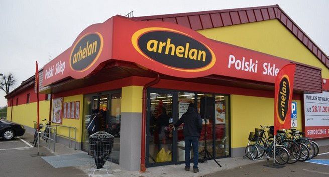 Arhelan otwiera sklepy pod Warszawą, Zenek Martyniuk w reklamie (wideo)