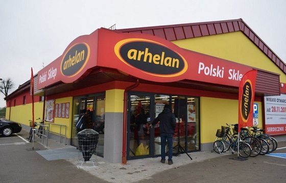 Arhelan otwiera sklepy pod Warszawą, Zenek Martyniuk w reklamie (wideo)