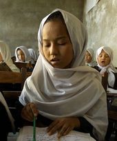 Wydawcy edukacyjni krytykują wybór podręcznika raz na cztery lata